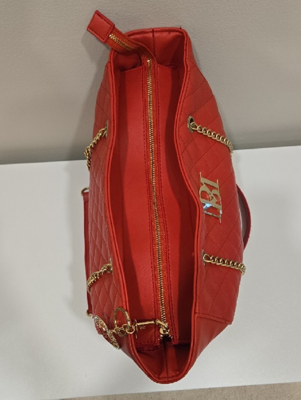 Badgley Miscka Red Quilted Tote Bag with Gold Chain Handles And Heart Key Chain - Picture 16 of 16